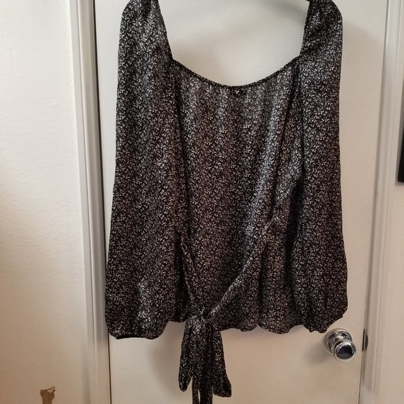 wrap around front tie back long sleeve top - Picture 5 of 8